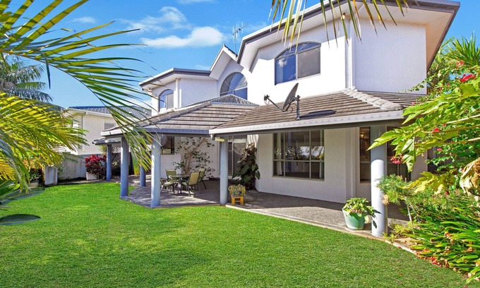 Port Macquarie House | The Atrium - Large Spacious Architect Designed Home