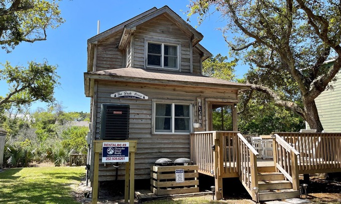 Ocracoke House | The Back House: Quaint two bedroom Ocracoke Island cottage