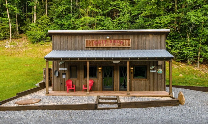 Goldbond Cabin | The Baitshop at Four Fillies Lodge