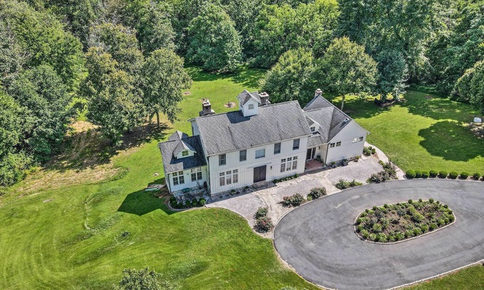 Beallsville House | the barn a french farm house for executive, Golfer, vacation and small party.