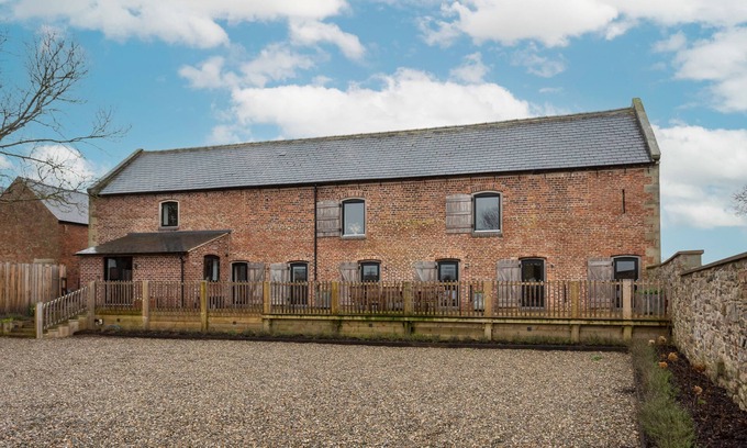 Hendrerwydd House | The Barn at Plas Ashpool - a beautiful converted barn sleeping 12 guests