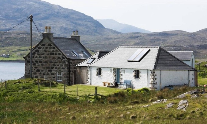 Ardroil Cottage | THE BARN AT REEF, pet friendly, with open fire in Timsgearraidh