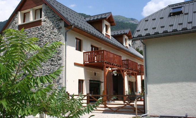 Le Bourg-d'Oisans House | The Barn, Ferme Noemie, Cycle/Ski. Large property, lovely location