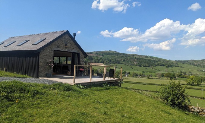 Llandrillo House | The Barn @ Tyn y Ffridd , great views,n WiFi, log burner