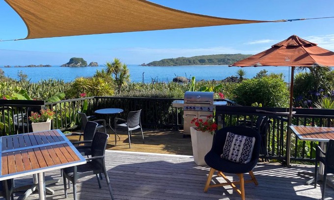 Cape Foulwind Cabin | The Bay House Beachfront Accommodation