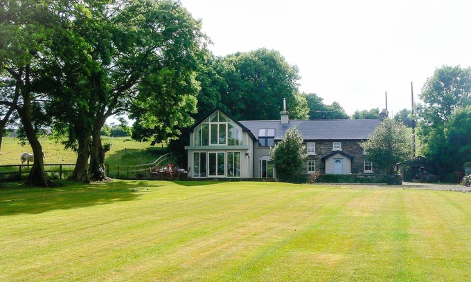 Clonakilty House | The Bay House. Fabulous water views - spacious and stylish Clonakilty cottage