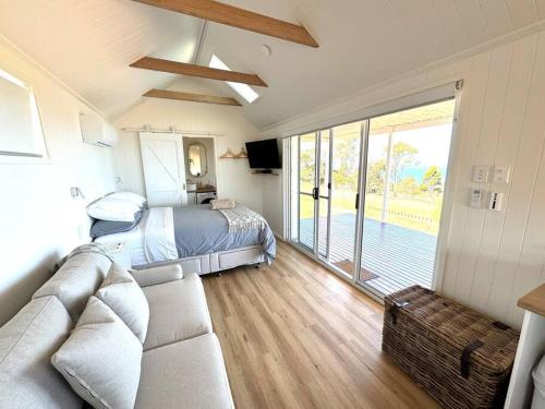 Tiatukia House | The Bay overlooking Boston Island