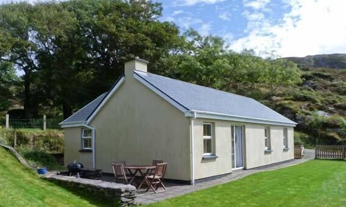 Ballycarnahan Cottage | THE BAY, pet friendly, with open fire in Caherdaniel, County Kerry
