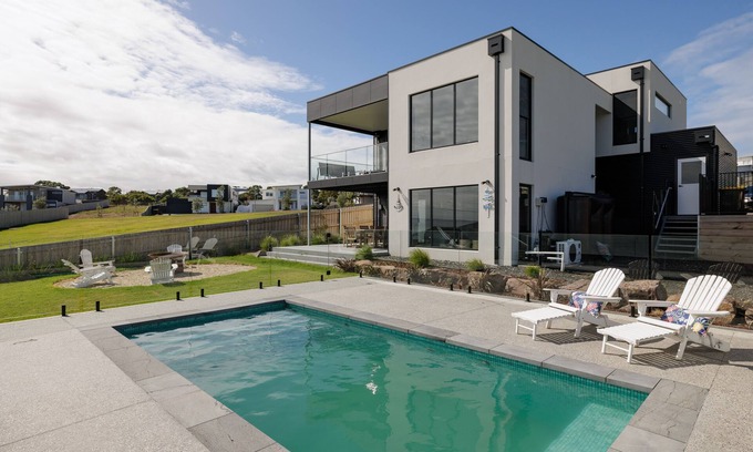 San Remo House | The Bay View San Remo by Ready Set Stay