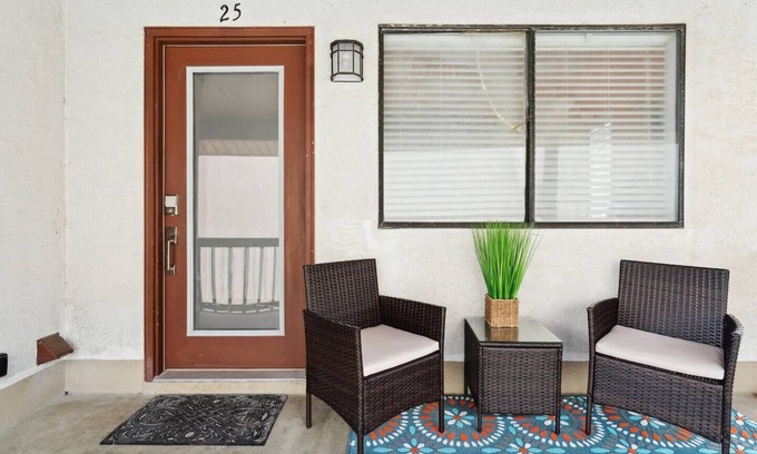 Holiday Beach Condo | The Beach & The Bum! 2-Min Walk to Sandy Beach!
