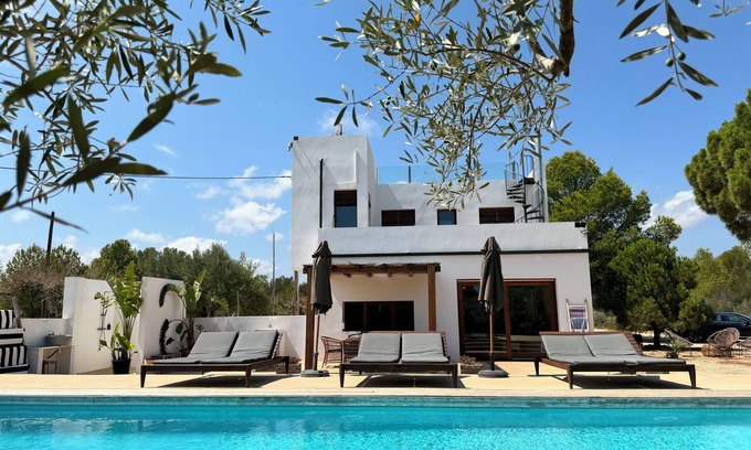 L'Ametlla de Mar Villa | THE BEACHOUSE 100meters from the beach 'A stimulating essay in rustic modernism
