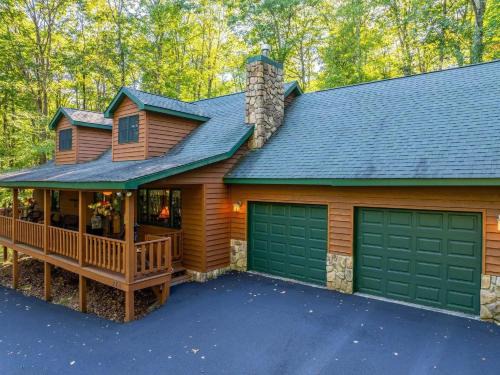 Terra Alta House | The Bear's Den Lodge
