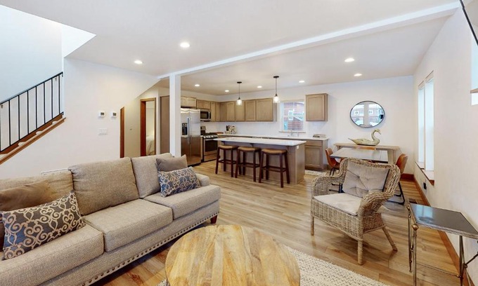 Dover Bay House | The Bear's Den