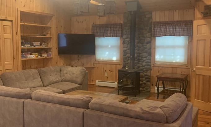 Inlet House | The Bears Cottages House on 4th Lake