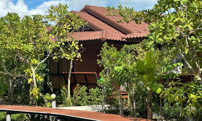 Chalong Villa | The Beatles Lagoon