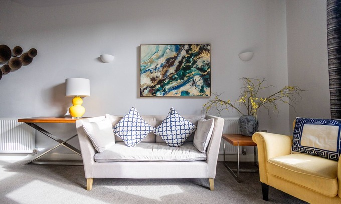 Whitnash Apartment | The Beauchamp Suite Dunara 4 | Leamington Spa Holiday Let | 1 Bed & Sleeps 2