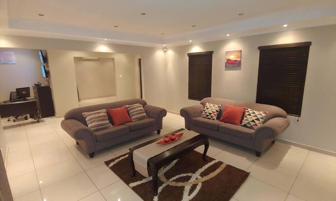 Cape Town House | The Beautiful Zenith House (ZH) Welgelegen