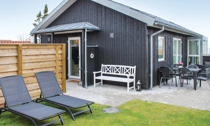 Nordenhuse House | The beautifully furnished cottage is located close to the water, which can be seen from the property