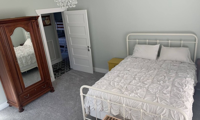 Bell Buckle House | The Bell Buckle Bungalow - completely renovated 3 bedroom/2 bath house, sleeps 9