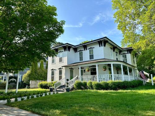 Charlevoix Bed & Breakfast | The Belvedere B&B