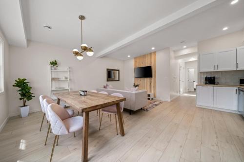 Belleville Apartment | The Belvedere:Front Street Flats