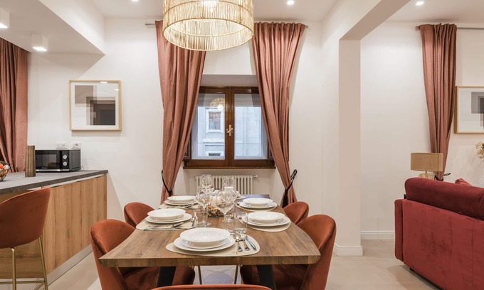 Rione V Ponte Apartment | THE BEST IN ROME CLOCK