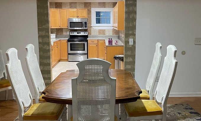 Cartersville House | The Best Location Cartersville Downtown. 2MI From LakePoint