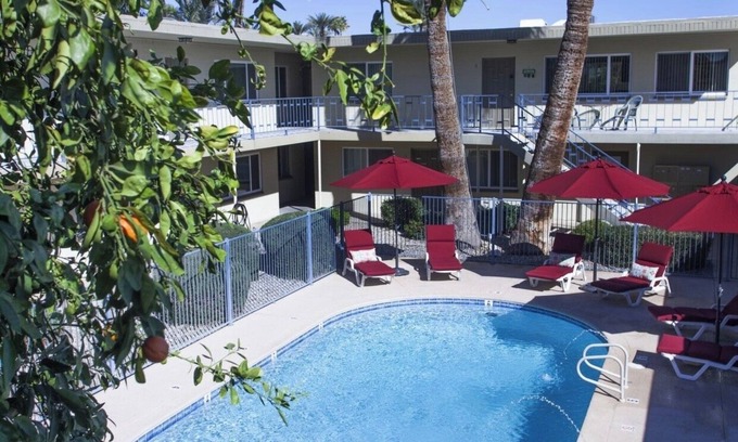 South Scottsdale Condo | The BEST Old Town Scottsdale location!1 bd/1bth beautiful mid century condo.