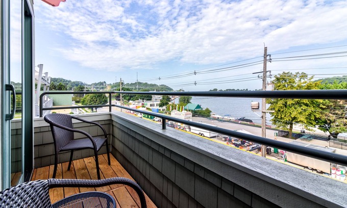 Grand Haven Condo | The Best Views of Grand Haven Channel & Lake Michigan from Brezza Di Lago 11