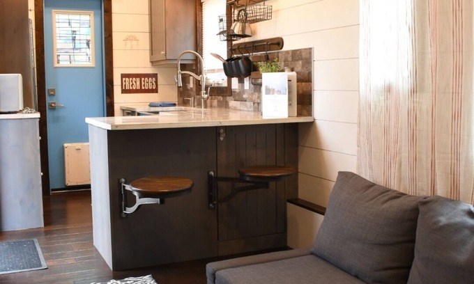 Lyons Resort | The Big Easy - Spacious Contemporary Tiny Home near Rocky Mountain National Park