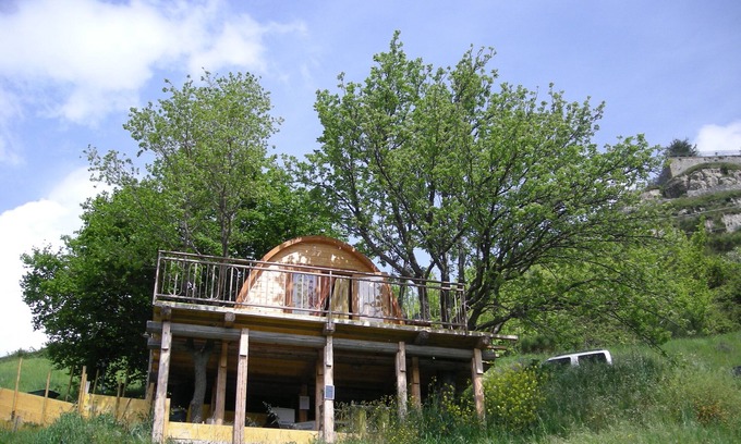 Agnone Cottage | The Big Pine Cone in the 3 Trees, Agnone, Molise. 4* comfort in the tree house