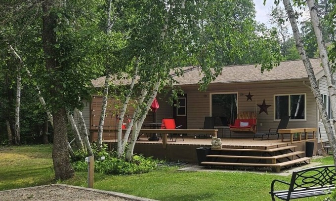 Arnes Cottage | The Birch Grove Escape! Year round, park like setting, short walk to beach