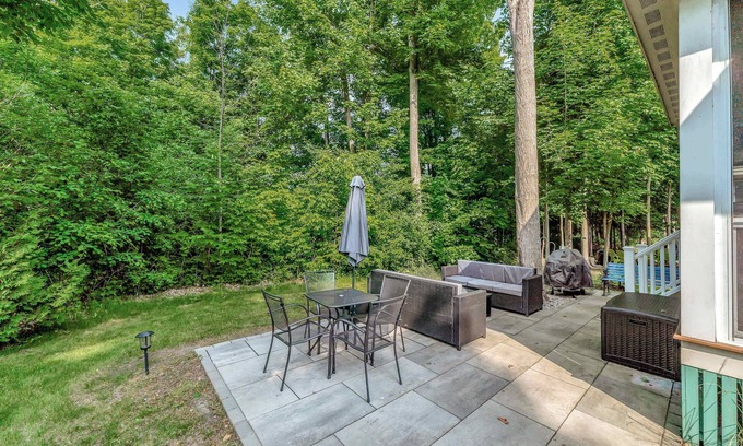 Cherry Valley House | The Birches - 16 Farmview