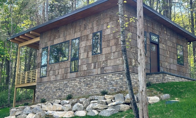 Blacksburg House | The Bird House - Brand new, 3.5 miles from VT, Privacy, Tile Shower, King bed.