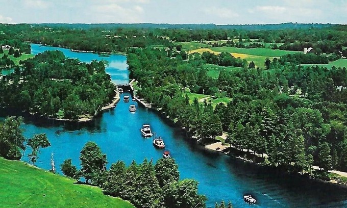 Bobcaygeon Cottage | The Birds Nest | Lakefront Retreat on Pigeon Lake