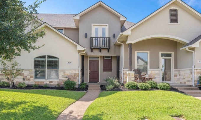 College Station House | The Black Hawk Haven