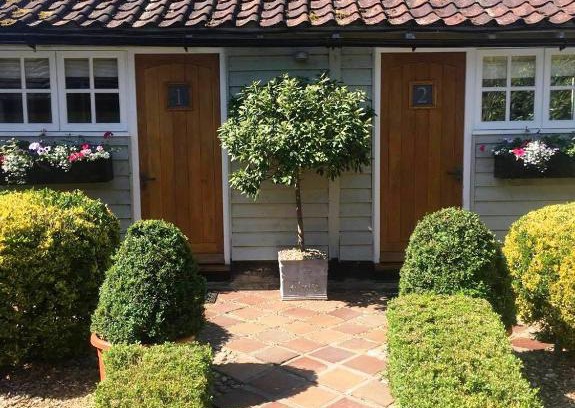 Old Warden Hotel | The Black Horse at Ireland