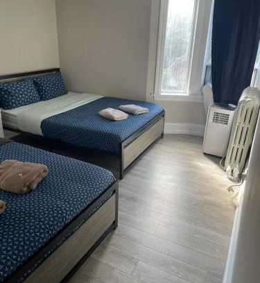 Wallace Emerson House | THE BLOOR AC SUITE-Free Wifi-Train-Bus Stop Next Door