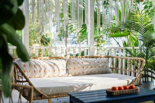 Downtown Orlando House | The Blue Bungalow - Peaceful, Porch, Hot Tub, Downtown