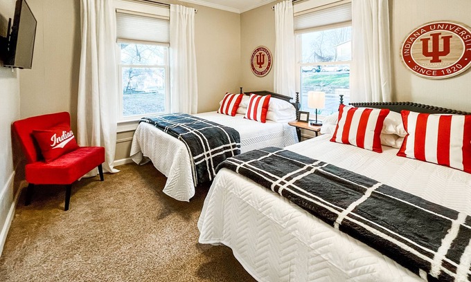 Bloomington House | The Blue Door Bungalow - Central & Walkable to Downtown & Indiana University