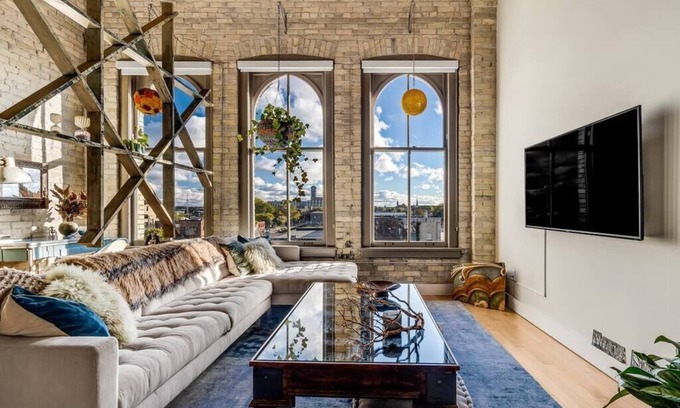 Fifth Ward Apartment | The Blue Goat | side by side vintage feel apts