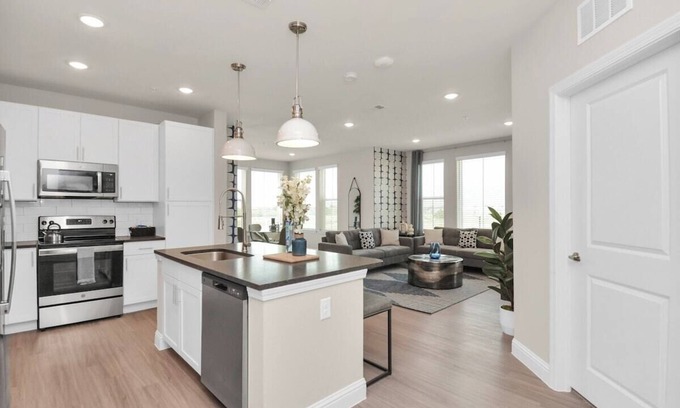 Clear Lake Shores Apartment | The Blue Horizon near Kemah Boardwalk and NASA