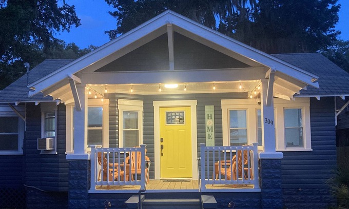 Daytona Beach Cottage | The Blue Pearl Cottage (Only minutes to the beach!)