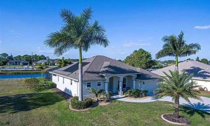 Long Meadow House | The Blue Sapphire Private Home