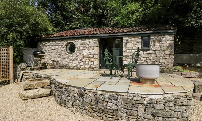 East Horrington Cottage | THE BOLT HOLE, pet friendly, with open fire in Shepton Mallet