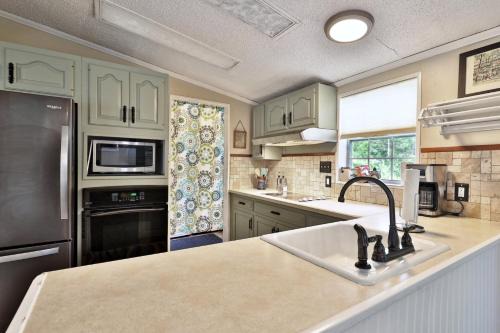 Crystal Beach House | The Bomoseen Bungalow - Vermont Lake House Close to Ski Resorts! Private dock, ski rental ticket deals