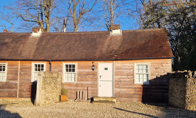 Kemble House | The Bothy. A spacious luxury retreat, renovated with rustic charm & modern style