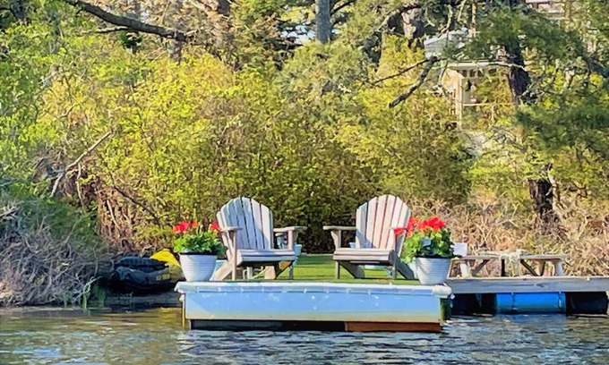 Eastham Cottage | The Breeze on Minister's Pond
