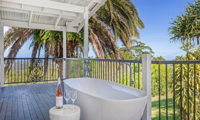 Mapleton House | The Breezy Maple - Hinterland and range views in Mapleton