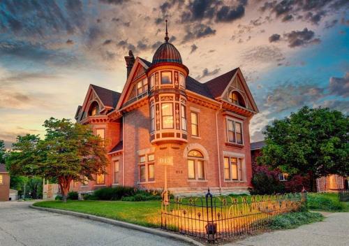 Springfield House | The Bressmer - Entire House